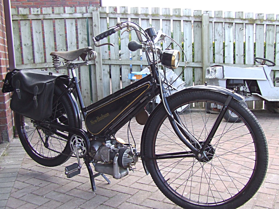 A great picture of a 1940 New Hudson Autocycle.